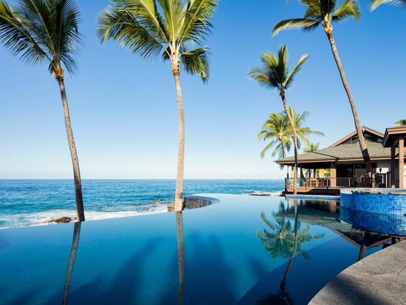 Luxury custom pool design, Hawaii. Pool contractor for Hawaiian resorts and homes.